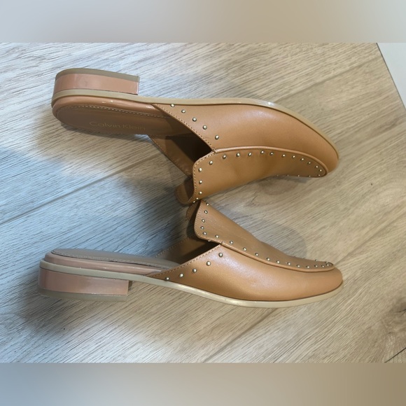 Womens Calvin Klein Floral Studded Mule Flats, Almond Tan, Size 7 - Picture 9 of 10